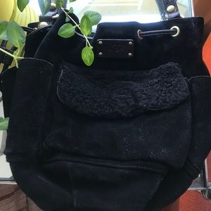 UGG black leather and sheep skin shoulder draw